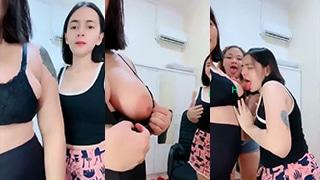 Saling Jilat Punting Host